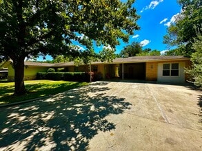 Building Photo - Stunning Riverside Home