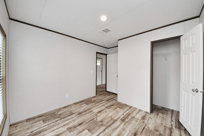 Building Photo - 1556 Brown Rd