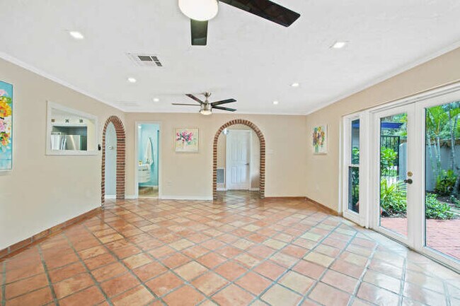 Main Living Area - 1127 S Osprey Ave