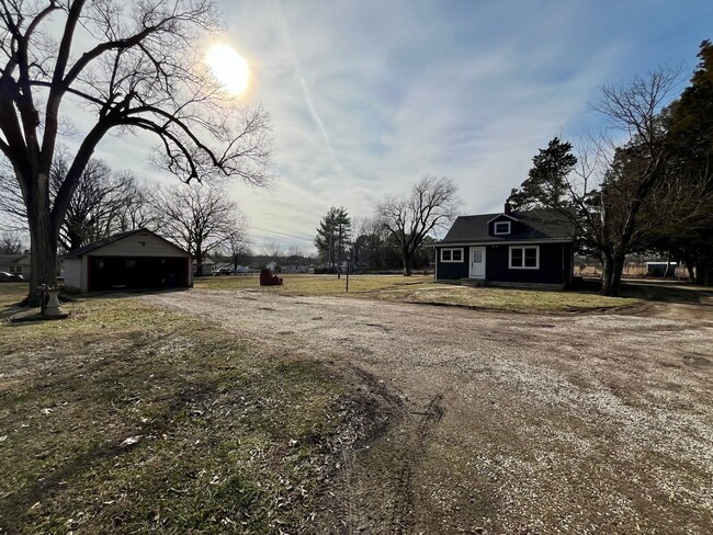 Building Photo - 3 Bed | 1 Bath | House | 2.5 Acres