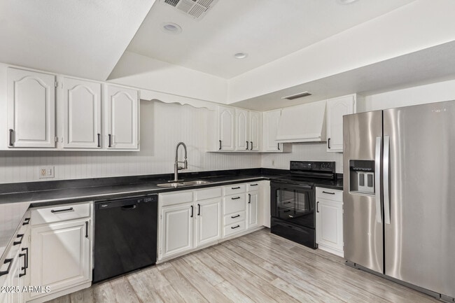 Building Photo - 5401 E Exeter Blvd