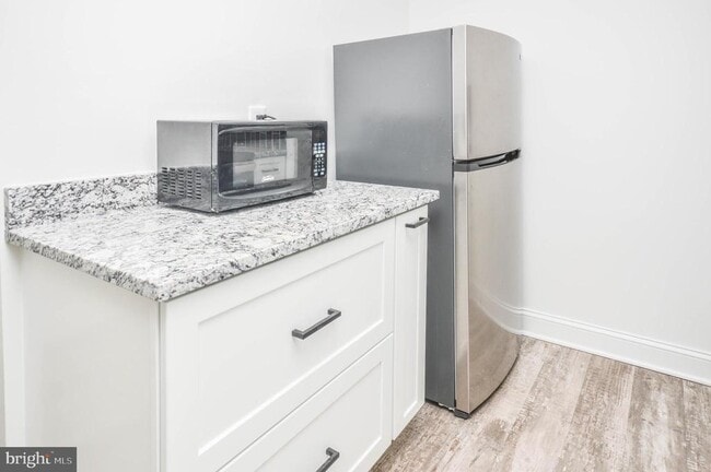 Building Photo - 14550 Farmcrest Pl