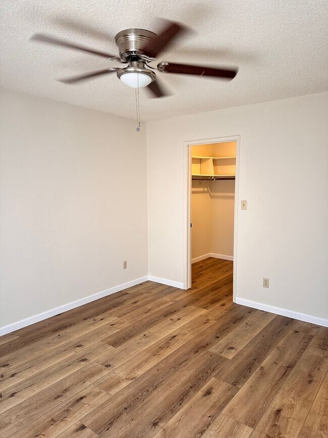 Building Photo - 8817 Littleoaks Way