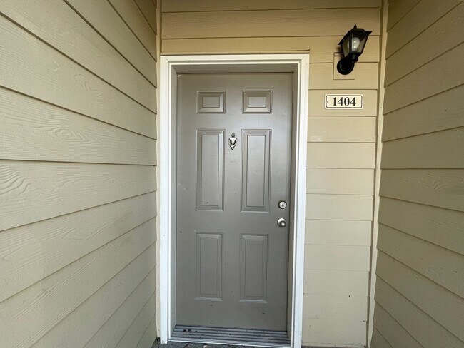 Building Photo - Fantastic Main Level Condo w/Garage, Patio...