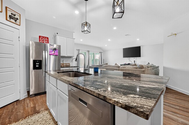 Building Photo - 8730 Shumard Oak Dr