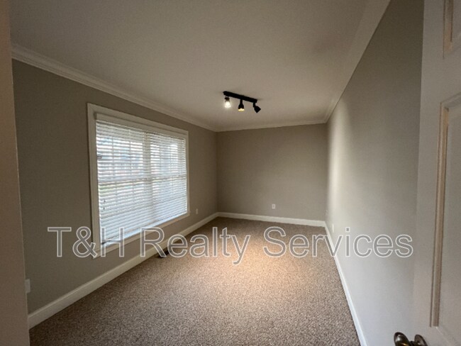 Building Photo - 2029 Ruckle St