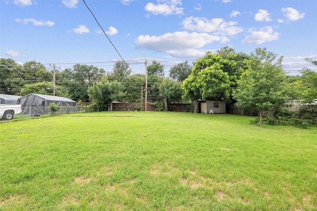 Building Photo - 325 Belmont Dr