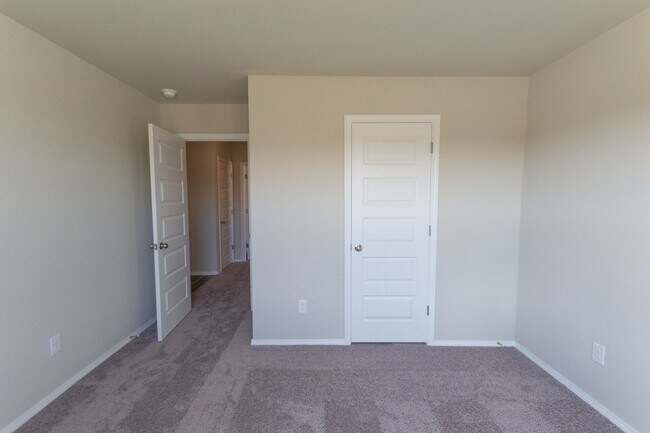 Building Photo - BRAND NEW! 4 Bed 2 Bath Home in Newcastle!