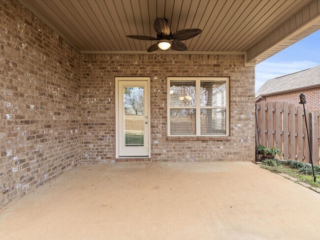 Building Photo - Beautiful Brick Home in Canebrake