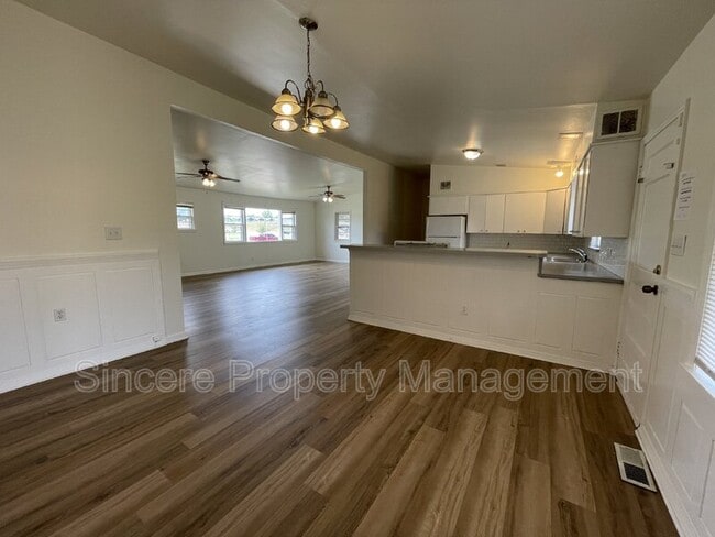 Building Photo - 2023 NW 40th St