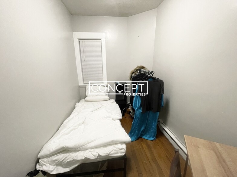 Building Photo - 161 Endicott St