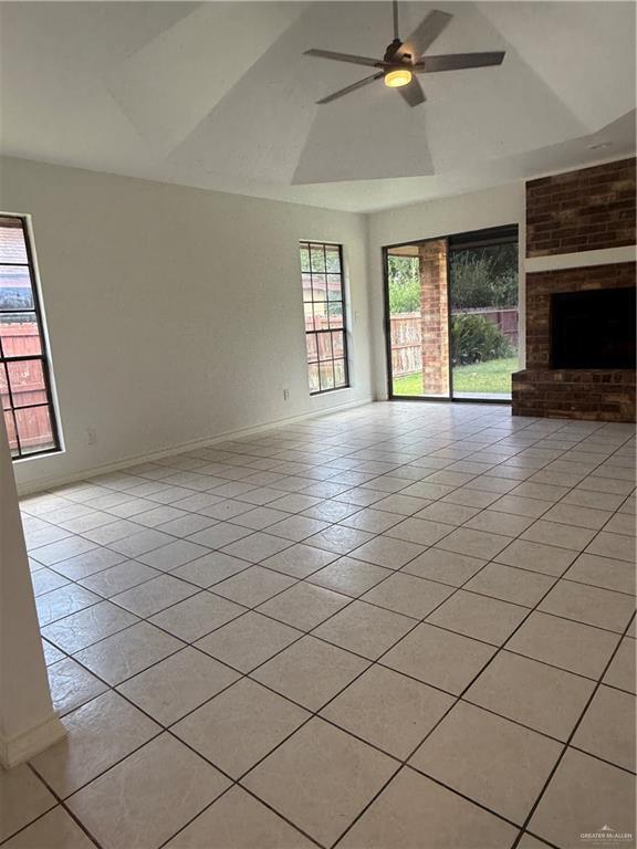 Building Photo - 608 Silva Dr