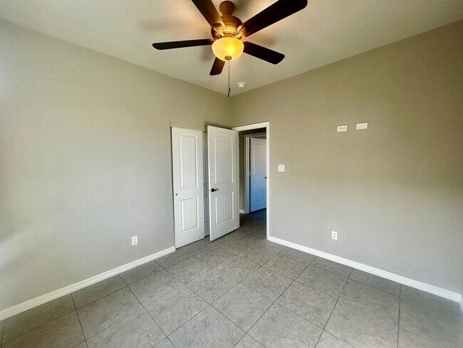 Building Photo - Newer 3-Bedroom Home in La Vida Subdivision-Modern Living with Upgrades Throughout!