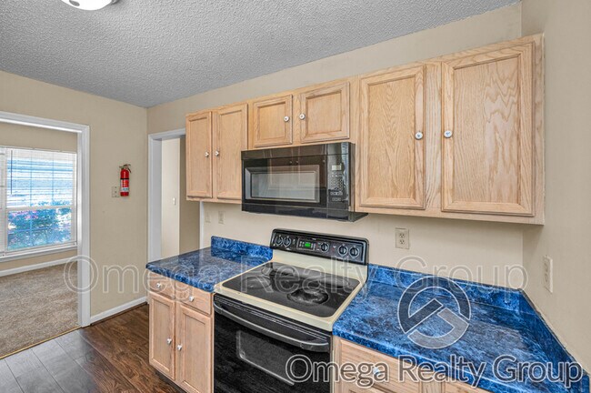 Building Photo - 6749 Lakes Edge Ln