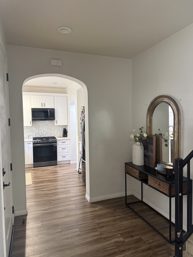 Building Photo - 8432 Weatherwood St