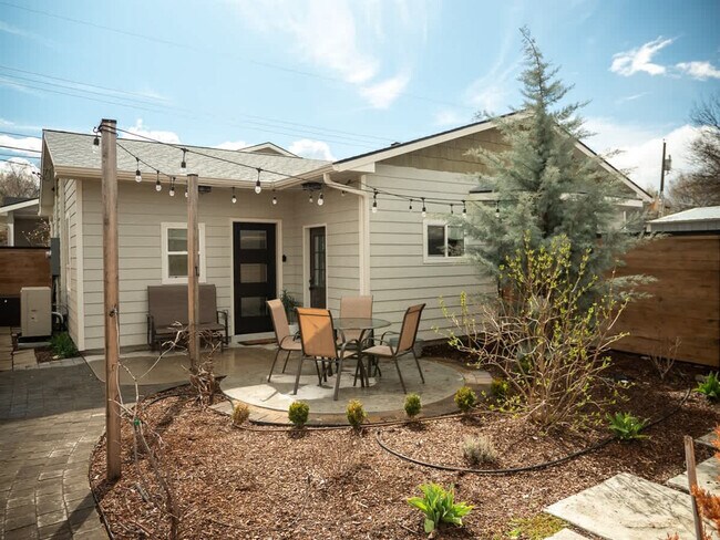 Building Photo - 3413 W Sunset Ave