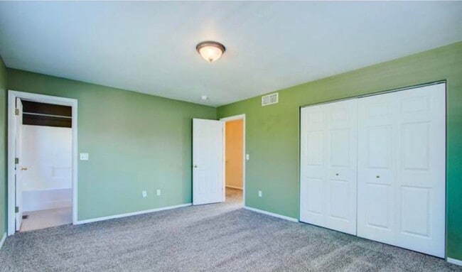 Building Photo - 221 Green Teal Dr