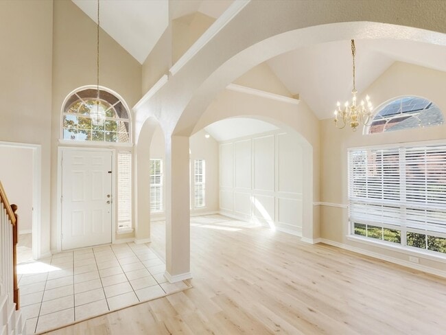 Building Photo - 1622 Stratford Dr