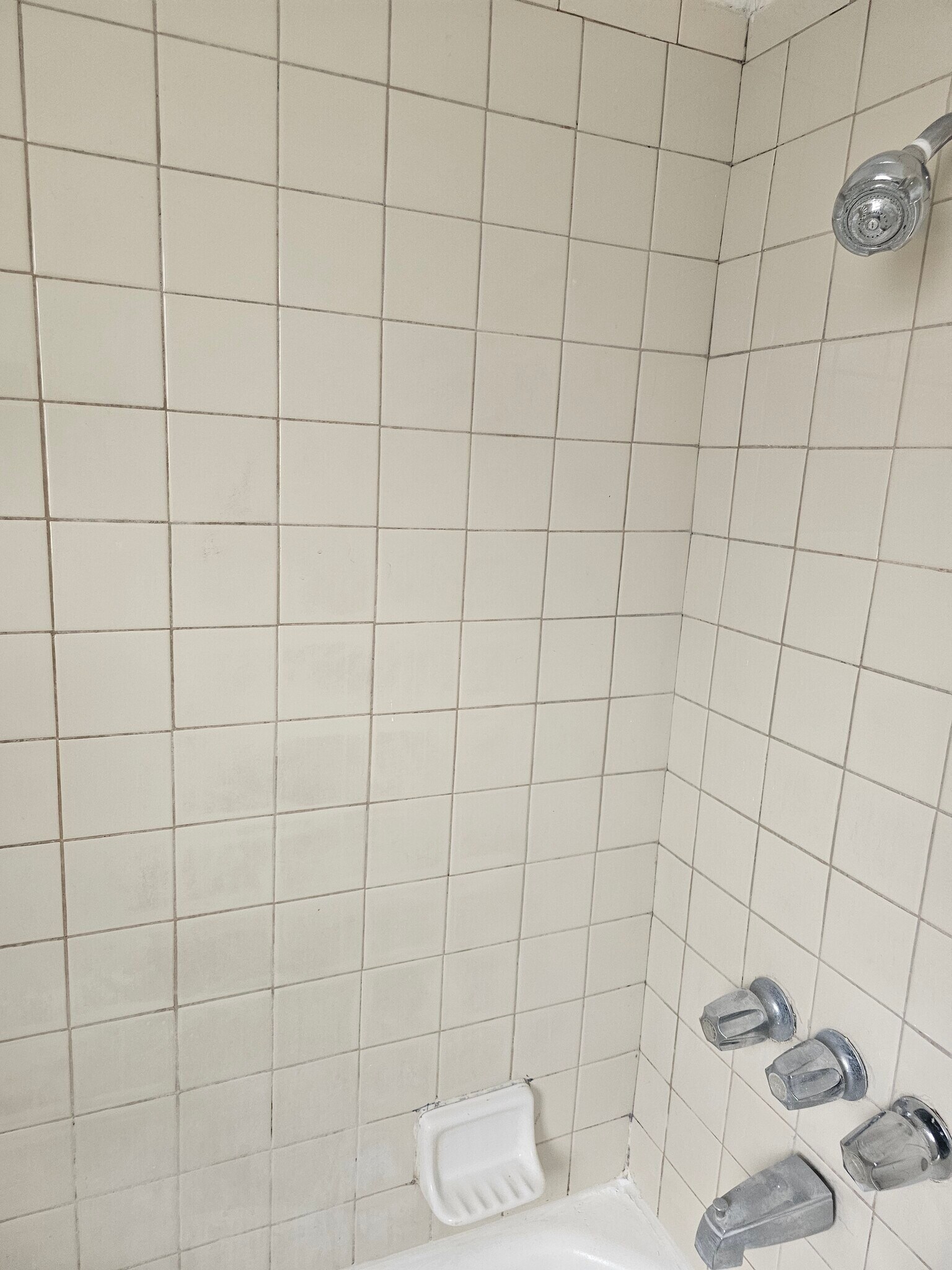 Shower/Tub - 2305 Hauser Blvd