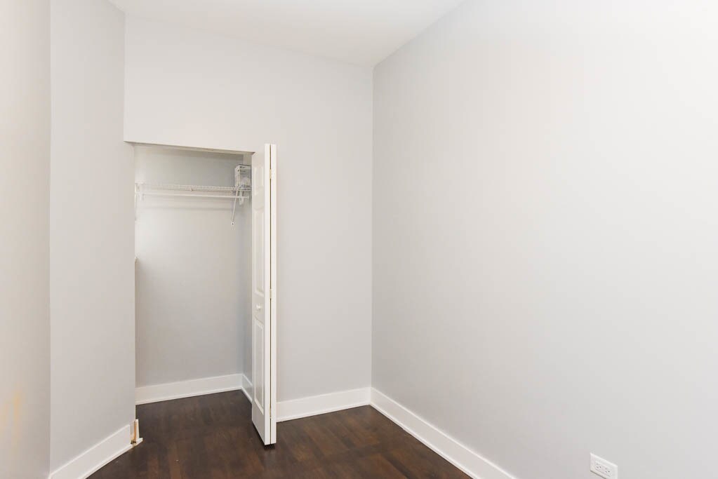 Building Photo - 1922 N Wilmot Ave