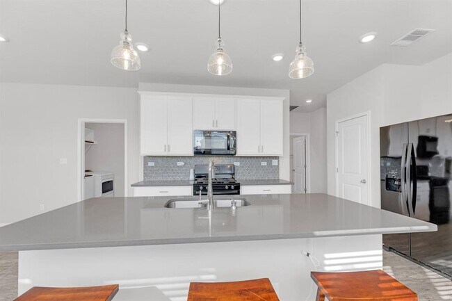 Building Photo - 101 Mountain Valley St