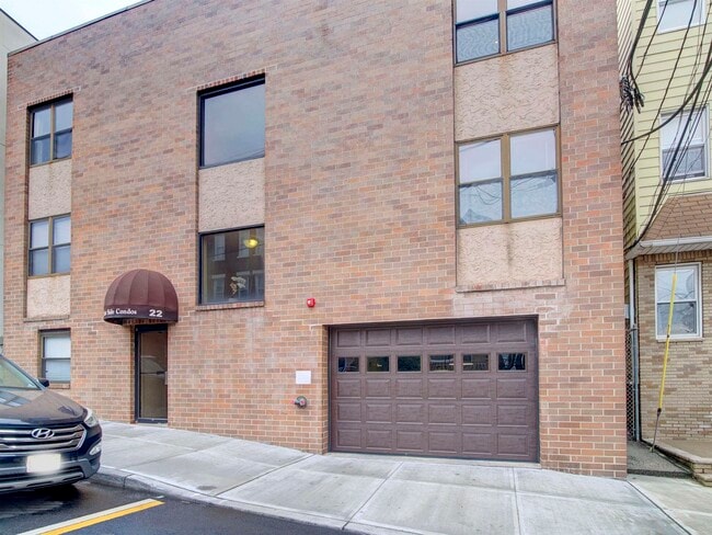 Building Photo - 22 69th St