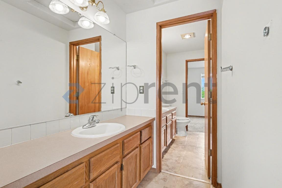 Building Photo - 1530 NE 68th Ave