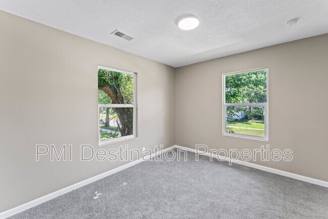 Building Photo - 719 5th St