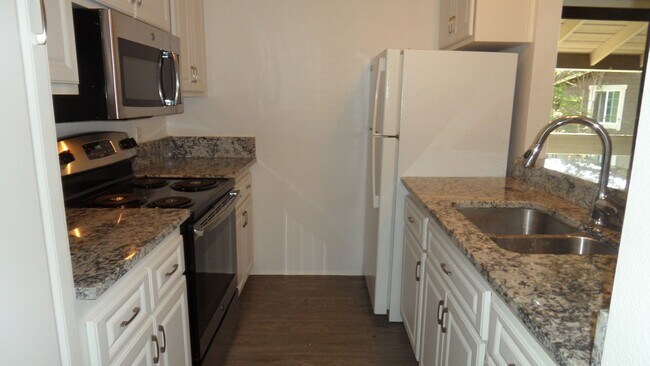 Building Photo - 172 Streamwood