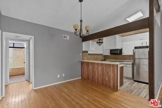 Building Photo - 18433 Hatteras St