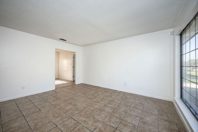 Building Photo - 5612 Rose Dr