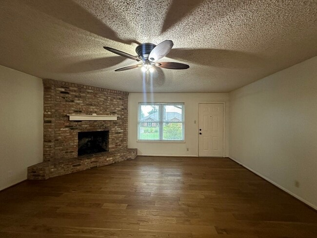 Building Photo - Coming Soon! 3 Bedroom 2 Bath in Whitehous...
