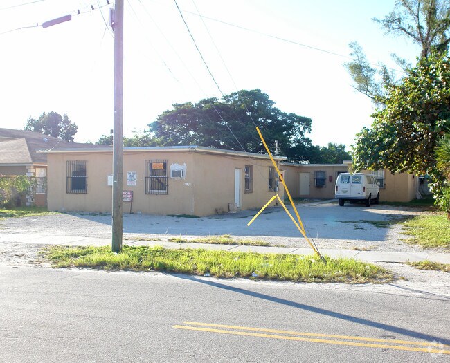 Primary Photo - 924 NW 70th St