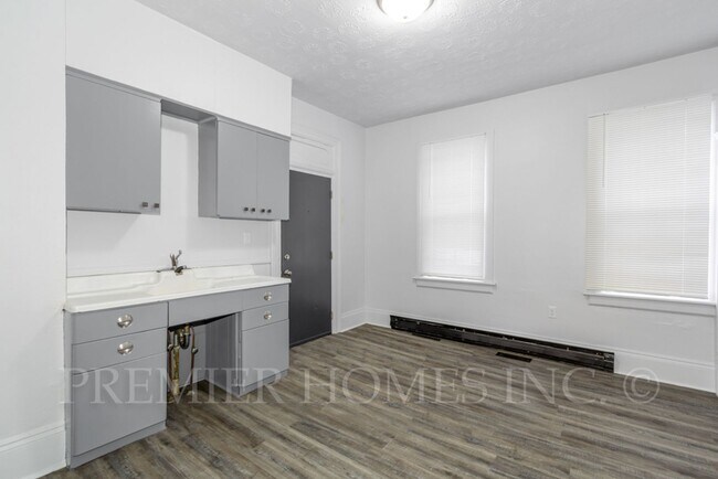 Building Photo - 3390 State St NE