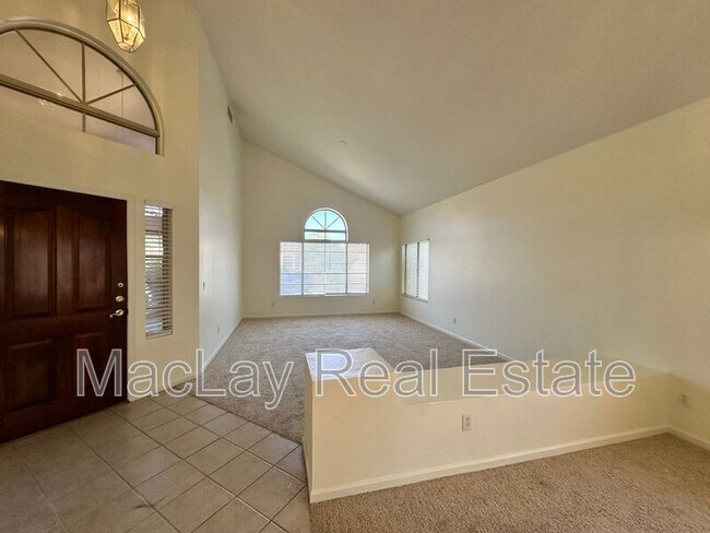 Building Photo - 1667 S Sycamore Pl