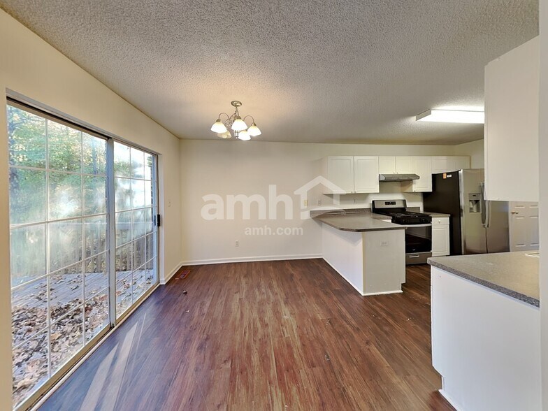 Building Photo - 5705 Wandering Vine Trl SE