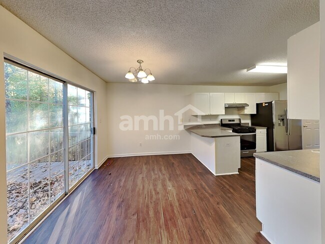 Building Photo - 5705 Wandering Vine Trl SE