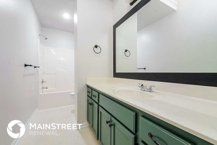 Building Photo - 421 SW Hamilton Ln