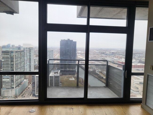 Building Photo - 235 W Van Buren St