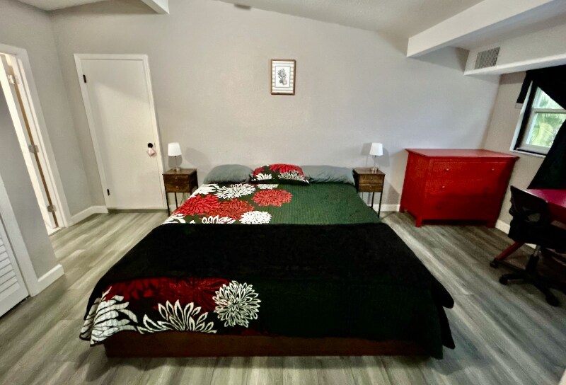 Building Photo - 814 E 126th Ave