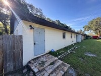 Building Photo - Charming 1 Bedroom