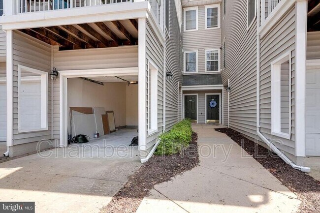 Building Photo - 12813 Fair Briar Ln