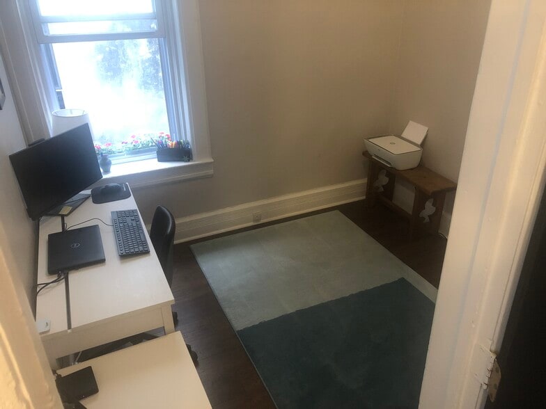 Office/Den - 1409 N Maplewood Ave