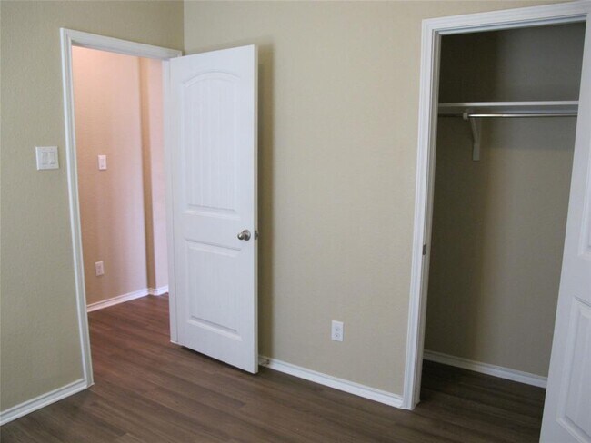 Building Photo - 6109 Mantalcino Dr