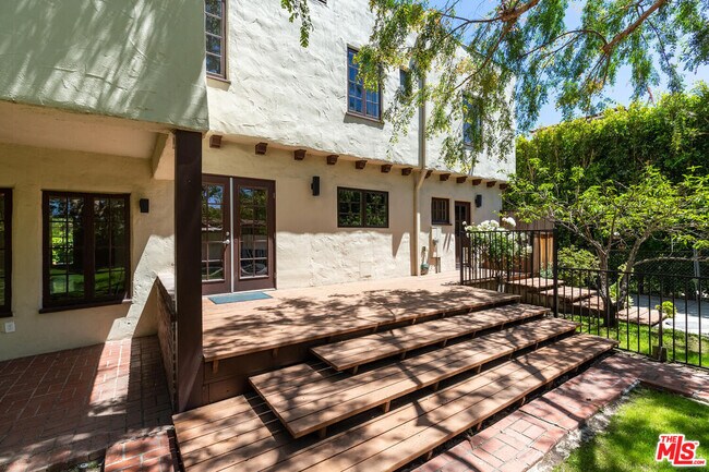 Building Photo - 329 N McCadden Pl