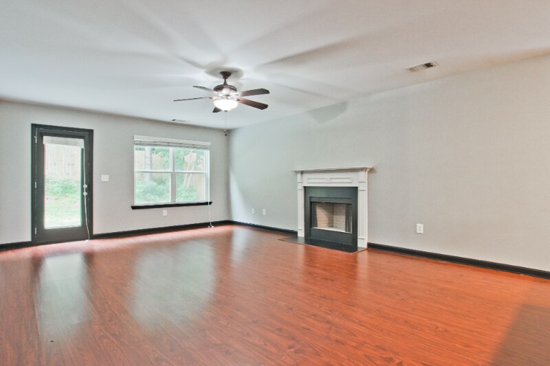 Building Photo - 462 Walnut Woods Dr