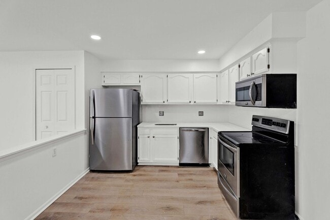 Building Photo - APARTMENT FOR LEASE - 2BD 1BTH NEWLY RENOVATED