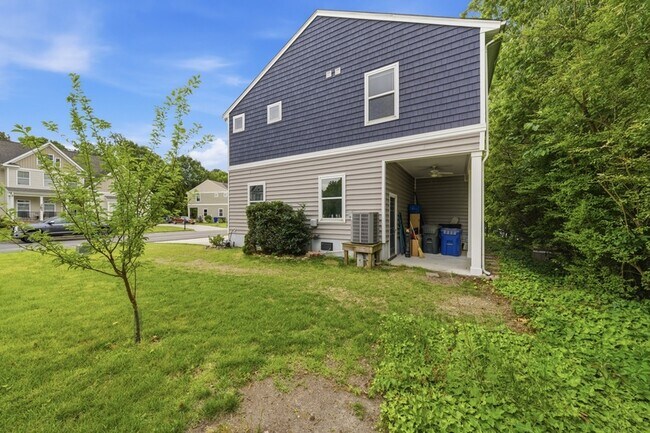 Building Photo - 431 Shorewood Pl