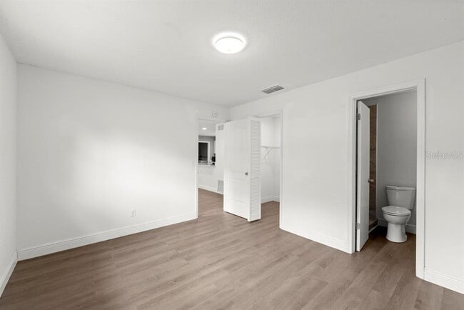 Building Photo - 1087 Swan St
