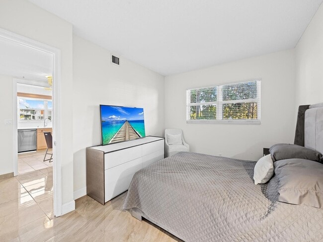 Building Photo - 3212 S Ocean Blvd